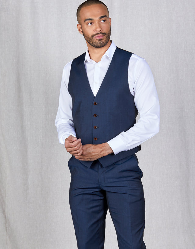Don is 190cm (6'2") wearing size 100